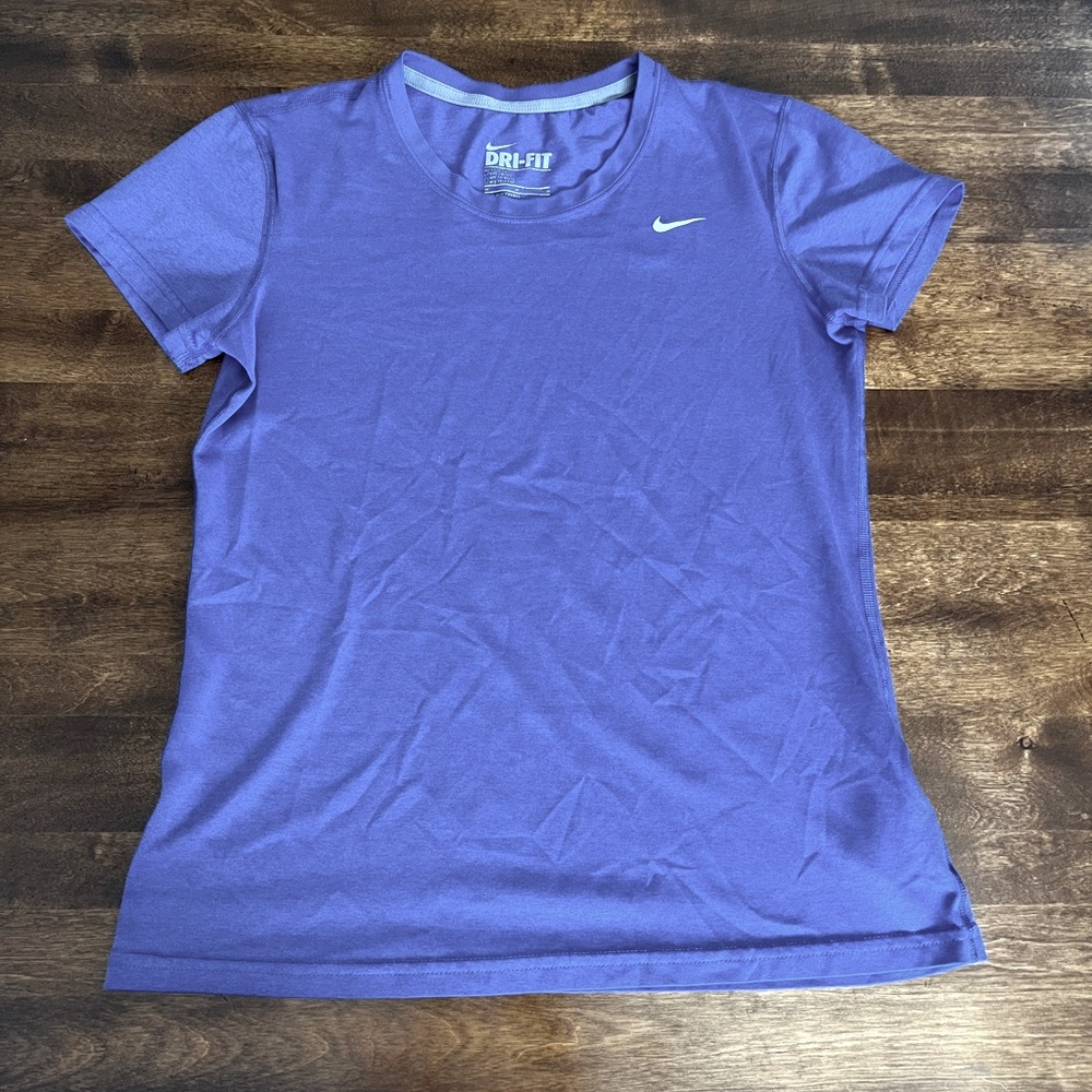 Womens nike Tee. Size Medium. Good used condition.